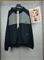 Miu 25 拼色标识外套 尺码 44 46 48 面料采用订染梭织面料 成本昂贵 五金辅料特殊开模定制 定制M标识
