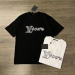 Louis Vuitton Lv 路易威登 25Ss 线头 Logo 字母印花情侣圆领短袖 T恤-顶级版本 Color：白色 黑色 Size：Xs S M L