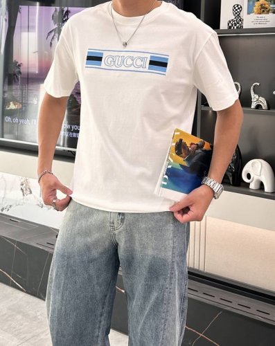 gucc 官网同款 官网同款 官网同款 重磅推荐 2025Ss夏装新品 专柜在售 最新系列图案Logo短袖T恤 必须人手一件的节奏 进口顶极精梳棉面料 极为亲肤