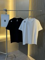供 Descente 迪桑特2025款情侣纯棉圆领短袖T恤 -Color：黑色 白色 -Size：M L Xl 2Xl 3Xl 经典黑白配色，肩部与袖标采用压胶