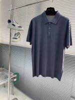 Tai 齐角翻领短袖针织polo衫 夏日穿搭的难题，一件男士短袖针织polo衫就能轻松搞定！ 翻领设计经典又百搭，修饰颈部线条，让你瞬间化身利落型男。随性与优雅
