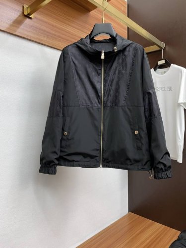 主推 1V 路易威登 2025Fw男士连帽 双面夹克男装外套，休闲日常穿搭单品！上身修饰身形、提花面料将时装美学和新都市商务休闲概念完美融合，通体将意式的干练和
