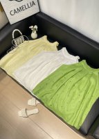 上新独家原创设计，百分百亚麻上衣。重工定位绣珠款 夏天必备单品 百搭款 白色，绿色，黄色。Smlxlxxl
