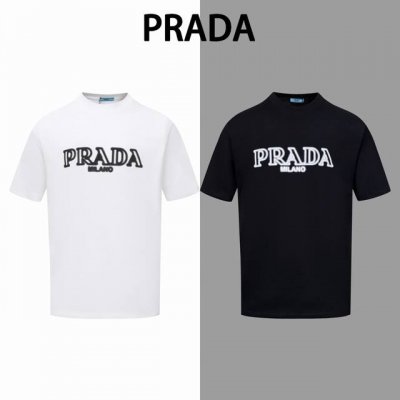 普拉达喷墨字母圆领短袖 prada官网一致款式 面料 32支双纱260克纯棉面料 同缸同色织染螺纹 颜色一致 工艺 进口机器白墨热压喷墨硅胶 配套 三标齐全 纸