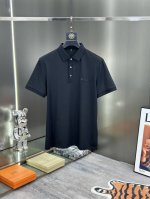 杰尼亚 2025Ss 新品短袖polo，延续经典，从版型到设计都很有时代的新潮感 ，不管版型还是设计足够有细节！整体上身感更具时尚感，好版型好面料！定织莫代尔云