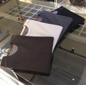 P330H家胖哥哥福音2560秋冬新品高品质卫衣上线！清新自然 纯进口定制羊毛欧棉混纺面料！版型穿着超赞 螺纹拼接处都非常严谨考究 绝对一线代工要求！这个款式非