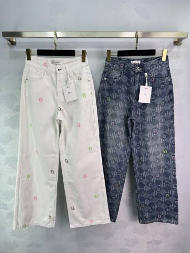 Dio*重工彩色提花牛仔裤，采用高端定制面料，穿着非常舒适，牛仔版型，包容性好，显瘦百搭。高腰设计，提升气质2色3码Sml T226B