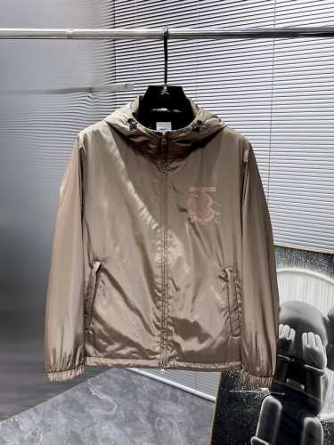 巴宝莉 Burberry 春季新款 连帽 夹克 外套，高端版本！专柜定制面料 透气舒适度高，细节无可挑剔，品牌元素设计理念，体现高品质。手感细腻柔软！呈现休闲裁