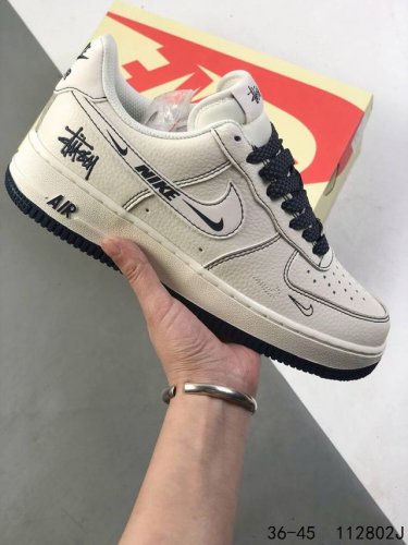 公司级带半码 耐克Nike Air Force 1 Low 空军一号 低帮百搭休闲运动板鞋 柔软 弹性十足的缓震性能和出色的中底设计 横跨复古与现代的外型结合