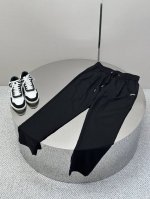 loewe 25Ss新款男士天丝长裤 顶级面料 最新款上身版型无敌正！ 绝对可以闭眼入的款 简约刺绣Logo 低调老钱风 此款裤子非常百搭，弹力腰围,日常上班