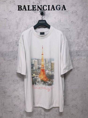 Balenciaga巴黎世家 东京银座限定铁塔短袖 面料颜色官方同步，复古平纹针织面料，克重260G。康丽直喷正面饰以Ginza Tokyo艺作品印花，印花图案