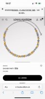 lv路易威登骰子花卉串珠项链 配全套包装 Damier Party 项链巧妙融汇迥异形状、莹泽色彩和路易威登标识，在别致之中流露潮流风范。温润黄铜雕琢圆形、方形