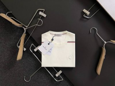 Mon*合身版型M-Xxxl 2025春夏新款纯色百搭款伊力特圆领短袖 精致工艺专柜面料 顶级元素融合打造 经典短袖3标齐全 潮男时尚 无论是上身舒适度还是都是