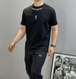 saint Laurent圣罗兰25S新款圆领T恤.简单基础款.领口品牌字母印花设计.简单干净.胸口精致小标志.干净清爽简单大方.不限年龄的单品推荐 190G丝