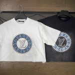 lv 路易威登 2025春夏新款渐变星球设计Logo字母短袖T恤 胸前描边绣当季新设计Lv字样 后背品牌专属四角星图案精密刺绣 极简主义用到极致 取用280高克