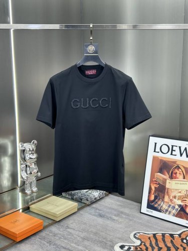 p230 Gucci 2025新品男士休闲圆领刺绣短袖T恤 ，300克纯棉面料，简单大气的款式，甄选优质面料密度紧实久穿不易变形，微弹力柔软有质感，上身舒适性与