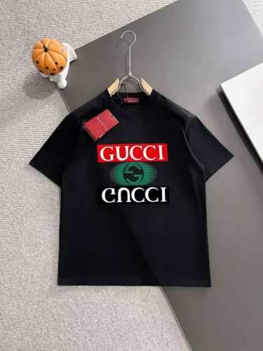 gucci古驰* 2025春夏款上新 原高版本 古驰 面料采用280克高密度纯棉 不变形 不缩水 工艺介绍：双线走位 硅胶＋印花双工艺 颜色：黑色 Size：S