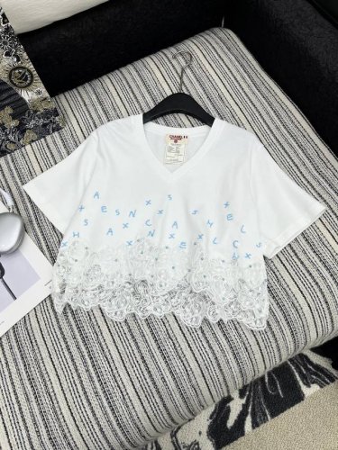 爆款现货 原单品质 Chane* 2025新品中古风重工手工水溶拼接T恤 v领蝙蝠袖设计 定制Yb进口材质 肌理明显 质感上乘 进口面料打造小香风典范 纯手工订