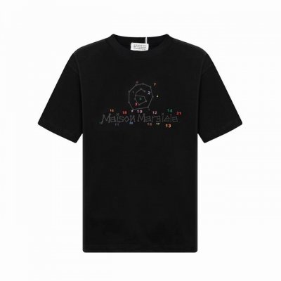 Madison Margiela 马吉拉 25Ss高版全新做法3D双重工艺，白墨+立体硅胶材质重工艺形成的Logo圆领短袖T恤。 定制240克同缸染面料 手感非