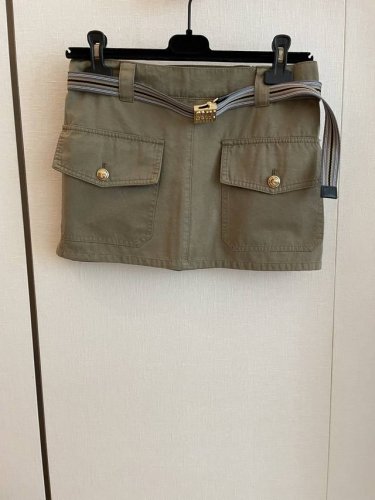 miumi* 25Ss春夏新款 知性分子翻领工装超短半裙丨独家Yb开发！高版出品！配送金属扣腰带，山系工装口袋设计，甜酷兼备减龄穿搭。金属扣装饰帅气又时髦。低腰