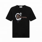 Madison Margiela 马吉拉 25Ss高版全新做法3D双重工艺，镜片反光+发泡材质重工艺形成的Logo圆领短袖T恤。 定制240克同缸染面料 手感非