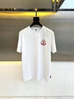 Mon蒙口、25春夏新品短袖T恤，可以单穿也可以里面再打个底，一件穿四季是没问题的，原厂出来的，微宽松设计裁剪兼具个性时尚范儿，顶级品质丝光棉材质，定织型的双层