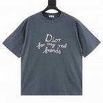 120 dior/迪奥 And Hylton Nel联名 标语刺绣短袖T恤 这款 T 恤展示来自 Dior And Hylton Nel 联名系列的 Dior