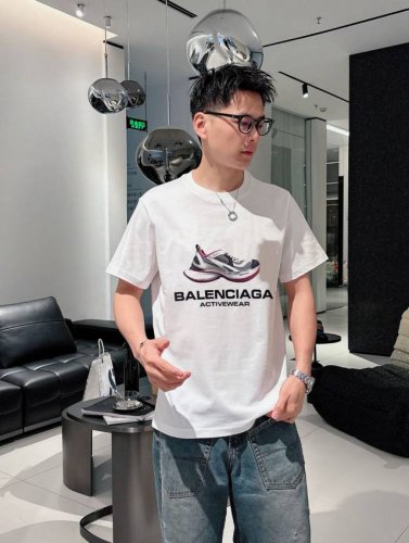 balenciaga 巴黎世家 2025春夏新品 三标齐全 圆领丝光棉短袖T恤 好货不用过多介绍 看细节 专柜码数：M-Xxxl 175 140建议L