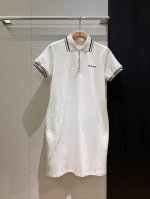 新款推荐胸前Logo刺绣条纹翻领polo裙 简约休闲减龄百搭 清爽舒适胸前拉链设计 两侧有口袋 运动减龄 深蓝灰色白色 Sml