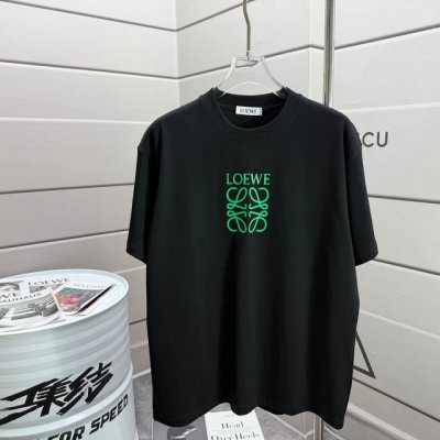 Loe*罗意* 2025春夏款 经典绿色图腾简约字母 厚板工艺 立体硅胶工艺 个性Logo 定制双纱平纹纯棉面料 短袖T恤 男女同款 颜色 黑色 白色 尺码 S