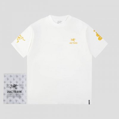 始祖鸟Ayc Teryx 款号741-2 2025蛇年定制短袖T恤 立体剪裁。胸前Logo为刻字膜，双边刺绣龙蛇年标志。小鸟字母Logo刺绣 高端32S双纱28