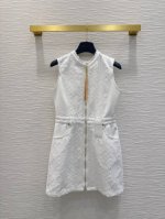 Louis Vuitt*On 2025Ss新款 全系列出品 出货即爆单 提花面料 特殊材质有肌理感 每个小细节都非常注重 恰到好处的高级感 立体剪裁 让成衣上身