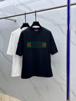 Gucci 古驰 最新印花半袖T恤 罗纹衣领 100% 棉 精选Zp定织定染高密度纯棉面料，布纹清晰 手感柔软舒适 立体图案Logo印花工艺 进口环保胶浆 Os
