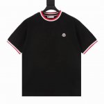 Moncler 蒙口 日本限定小标华夫格短袖 全新美学灵感趣味设计,渠道性质精品。让整体造型设计更加优雅时尚，今夏最火系列，无数明星潮人追捧。裁剪工艺细节处理工