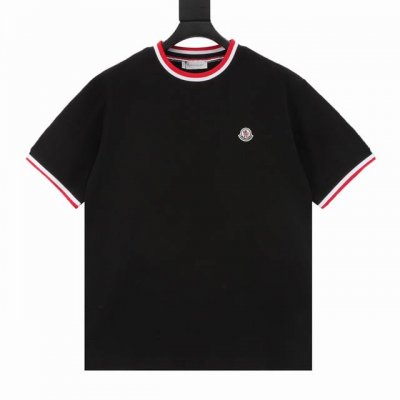 Moncler 蒙口 日本限定小标华夫格短袖 全新美学灵感趣味设计,渠道性质精品。让整体造型设计更加优雅时尚，今夏最火系列，无数明星潮人追捧。裁剪工艺细节处理工