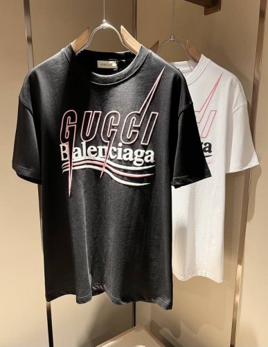 P210 Gucc*古家 联名巴黎 2025春夏新款男女同情侣款休闲宽松棉质圆领短袖T恤衫！贸易公司渠道稀出，同步官网发售 ！ 2025春夏最新系列，经典时尚设