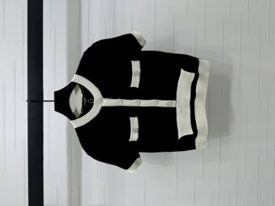 上新原单高端品质 Chane* 2025春夏最新系列！撞色针织短袖开衫！定制Yb羊绒纱线织造 质感高级 弹力舒适 圆领短袖开衫剪裁 通体细腻针织纹理 撞色点缀于