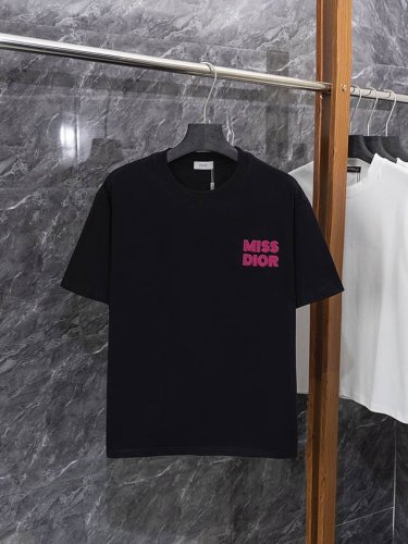 款号J21 迪奥Dior 万针精密毛巾绣字母Logo短袖T恤 正儿八经280克纯棉双砂面料 所有面料均已提前做过缩水 品质第一 所见即所得 不会洗一次版型就有所