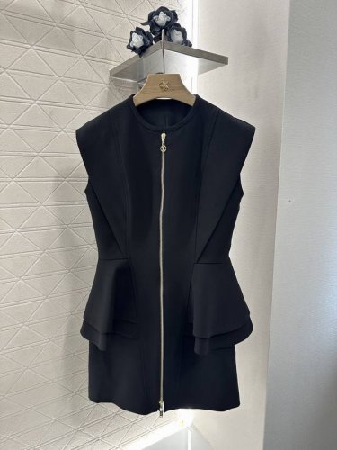 louis Vuitto*2025新品上架 荷叶花边背心裙 定制Yb进口醋酸材质 质感光泽 垂顺有型 背心连衣裙版型 整体轮廓线勾勒 腰身外层精致工艺打造层叠感