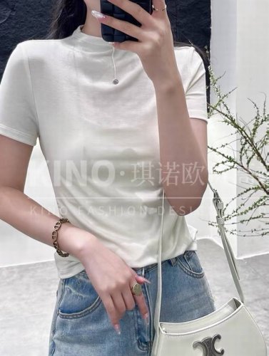 上衣 欧货春夏新款老钱风简约圆领小衫纯色百搭T恤修身短袖打底内搭外穿都很棒哦修身显瘦釆用进口高弹面料，同时腰间两侧褶皱设计收腰恰到好处的显现出女人的魅力所在 颜