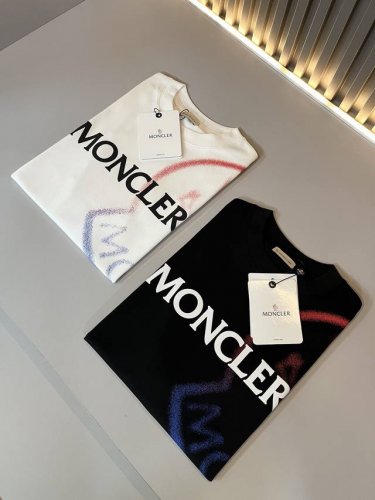 moncler蒙家 2025春夏最新男女同款贸易订单短袖T恤，全品相！！网红款！采用Logo图案印花设计！上身舒适透气，不僵硬，整体有着丰富的立体感，品质出口订