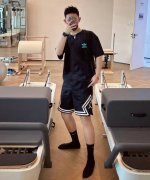 上新！Adidas阿迪达斯三叶草元素碰撞，超级吸睛！ 情侣款圆领短袖T恤，全部采用上等原料，质感好颜色鲜明！ 这种款式上身回头率超高！基础款的圆领Tee,男女均