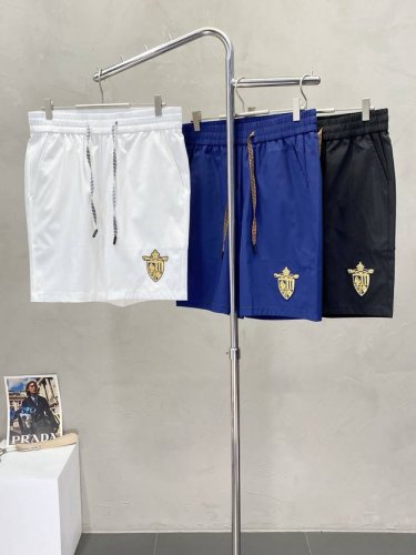 fendi芬迪独家专供新款短裤高端版本！专柜定制面料 透气舒适度高，细节无可挑剔，品牌元素设计理念，体现高品质。手感细腻柔软！呈现休闲裁剪，上身版型超赞！码数: