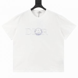 dior 迪奥 小蓝猫刺绣短袖T恤 纯棉双纱面料 采用高密度线刺绣 宽松版型 全套辅料配备 面料柔软实厚三标齐全 精简而不枯燥,百搭大气,诠释休闲时尚主题的特色