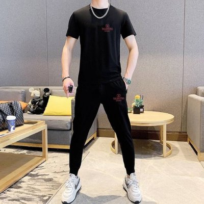 直 Valentino华伦天奴 胖子福音 2025官网同款.世界知名奢侈品牌.夏季男士 双丝光 高品质货套装 采用进口原单面料 ，当季时尚潮流款，百搭爆款。简洁