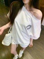 上新 . 克罗心 纸片人套装～ 懒人天菜～ 克罗真的超级好搭配 白T直接搭配白色短裤真的超辣超好看 马蹄梵文设计 一套搭懒人必备 颜色：白色 码数：见尾图