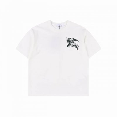 burberry 巴宝莉 25Ss 破损战马短袖T恤 面料采用定制240G 26支特滑双股精棉平纹高密无尘全棉布料。前幅高密度加厚，走线平整，代工品质，全套定制