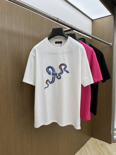Guc 独家首发 2025早春最新品，专柜同步有售，原单狠货，时尚休闲圆领短袖T恤，上身舒适！吸睛而有亮点，采用进口原版面料，顶级印花刺绣工艺字母图案Logo，