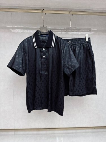 lv 25S新款男士休闲翻领短袖短裤套装，码数M-2Xl