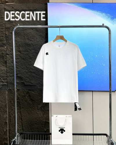 Descente 迪桑特25年新款速干 功能款短袖T恤 1：1订制迪桑特官网面料，瞬吸汗滴，极速扩散蒸发，并且单向导湿，清爽散热，防蚊防晒，检测报告已出 官网同
